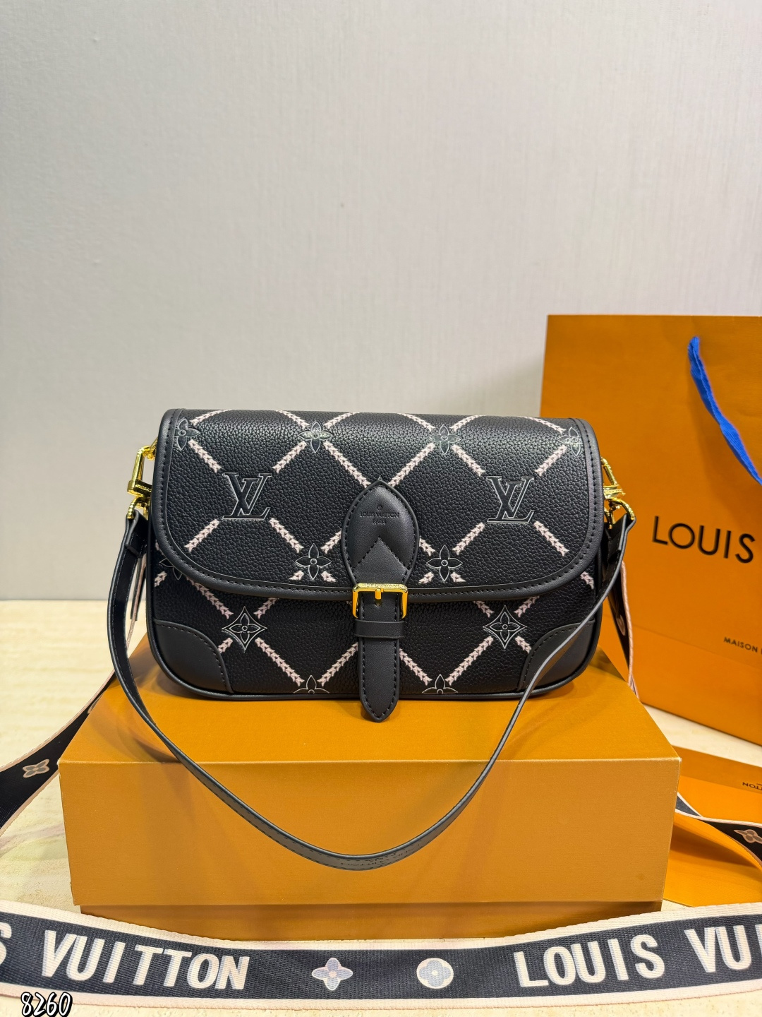 Louis Vuitton LV Crossbody Carry Shoulder Carry Gift Box Included